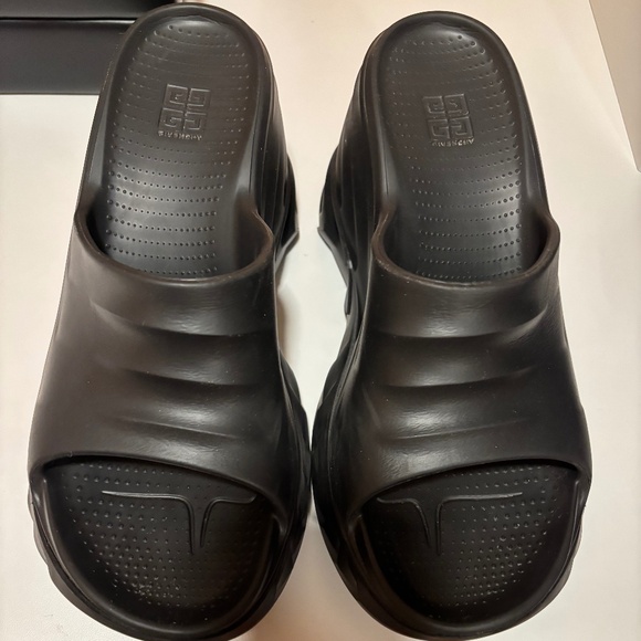 Givenchy Marshmallow Sandal - Picture 1 of 5